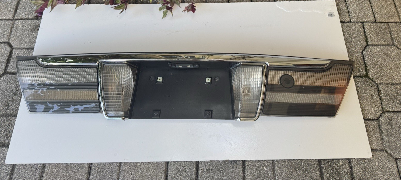 2006-2011 Mercury Grand Marquis Tail Light  trunk panel License plate holder