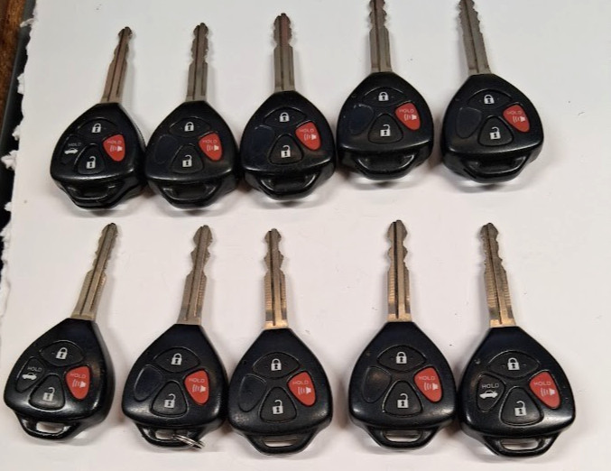 LOT OF 10 OEM TOYOTA REMOTE HEAD KEY FOB REMOTES GQ4-29T 3/ 4 BUTTONS