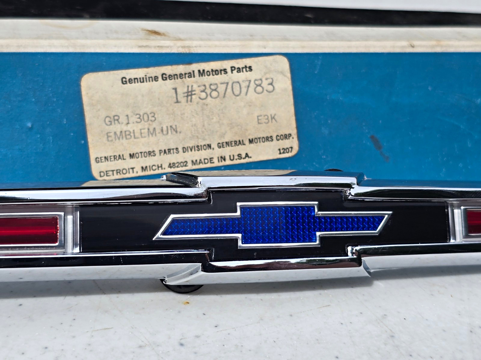 NOS GM 1965 Chevy Impala Header Panel Grille Hood Emblem 3870783 65 Chevrolet NOS GM 1965 Chevy Impala Header Panel Grille Hood Emblem 3870783 65 Chevrolet