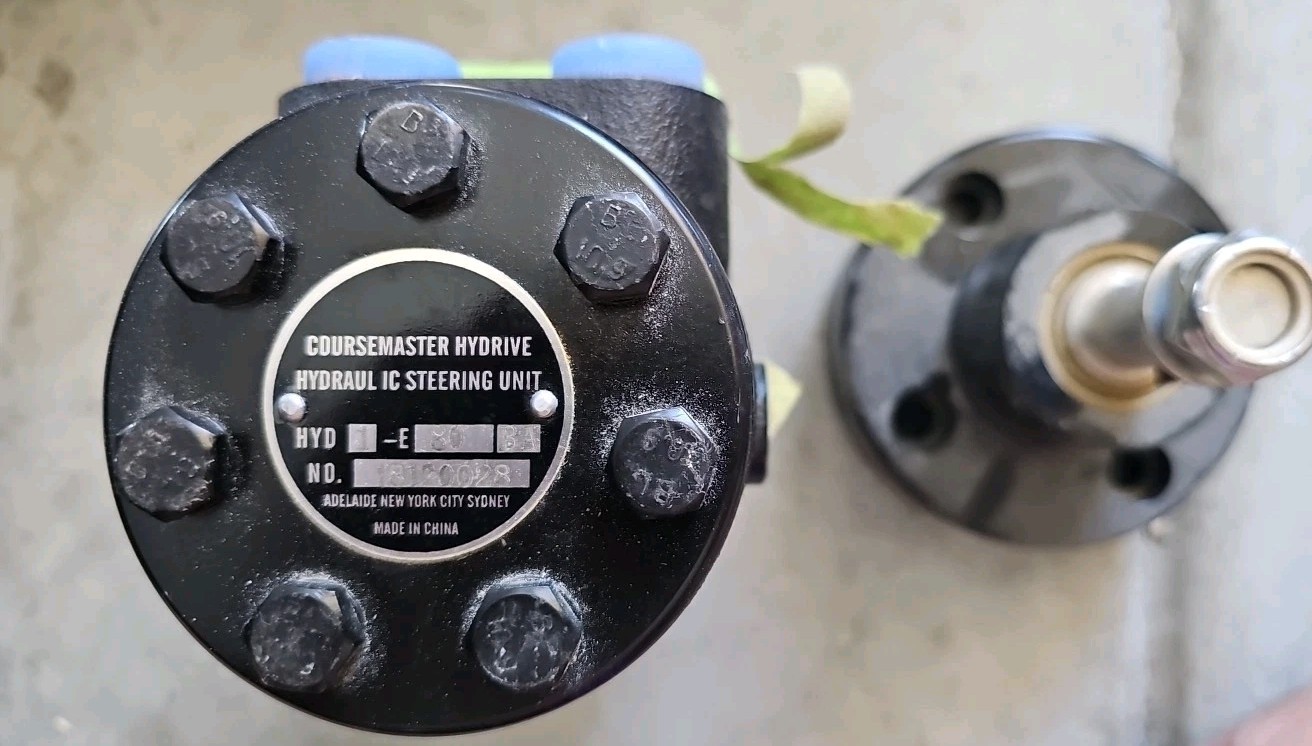 👍🏽 💵 💰 👏 👀 🔥 Coursemaster Hydrive Zt18702 Hydraulic Steering Unit NOS 👍🏽 💵 💰 👏 👀 🔥 Coursemaster Hydrive Zt18702 Hydraulic Steering Unit NOS