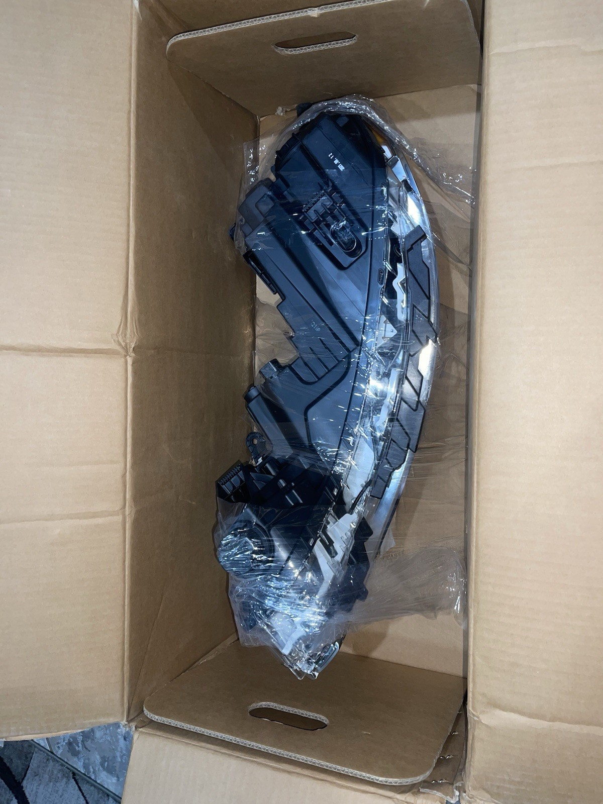 Kia 92102R0020 Head Lamp Assembly Right Hand2022-2024 Kia Carnival