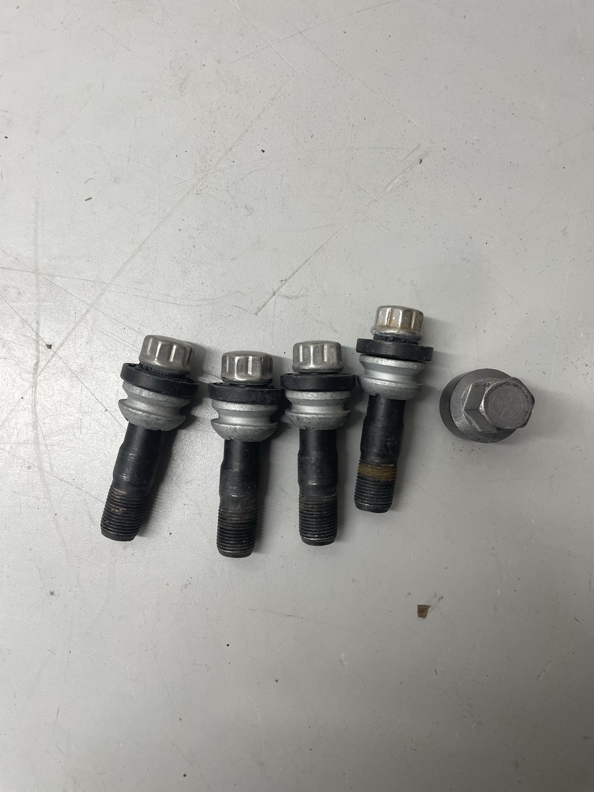 2020-2026 MERCEDES GLE GLS ANTI THEFT LOCKING WHEEL BOLTS OEM A0009909719