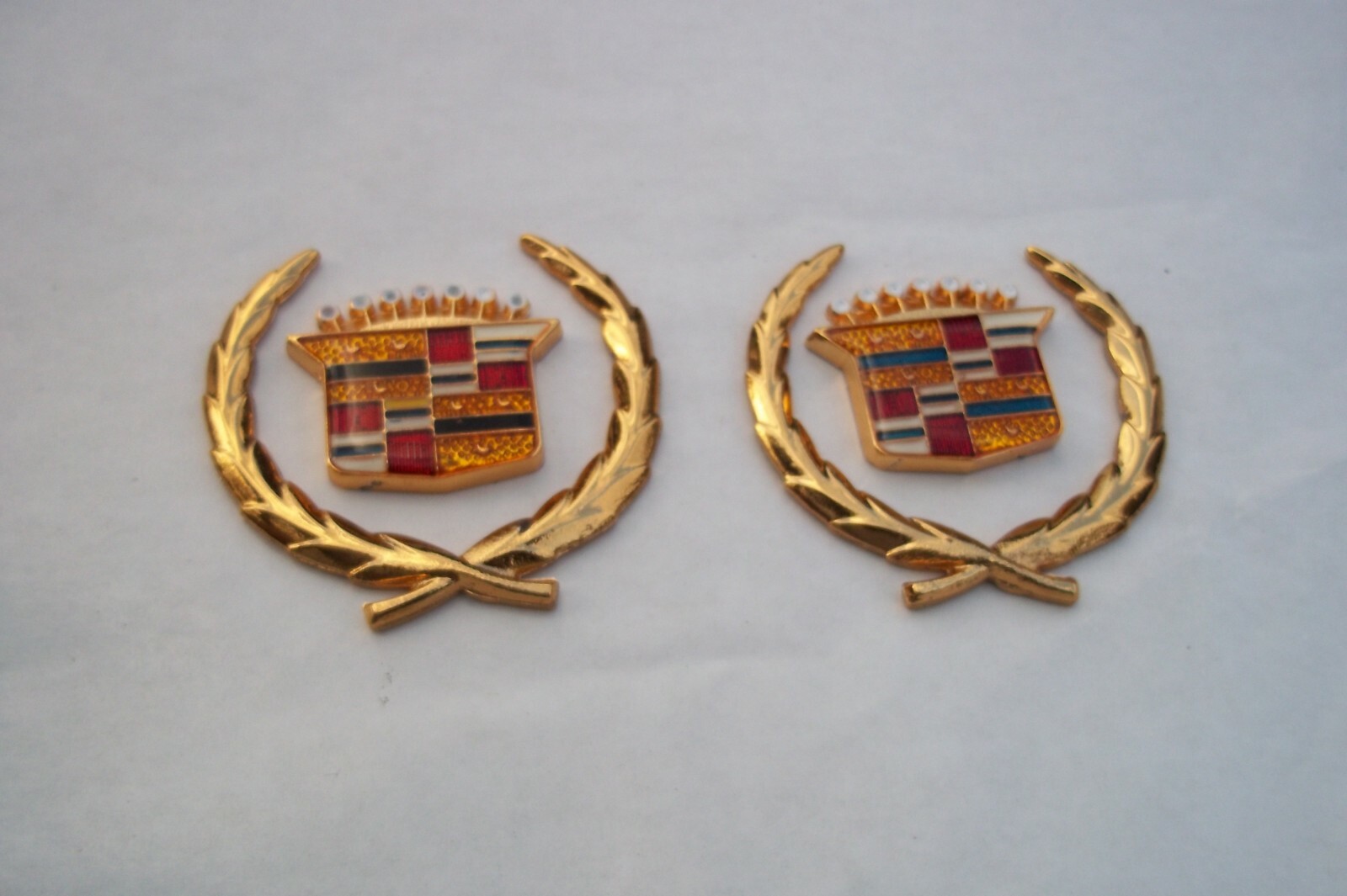 NEW 70s 80s 90s CADILLAC ROOF PANEL CREST WREATH EMBLEM SET 4 PCS. NEW  