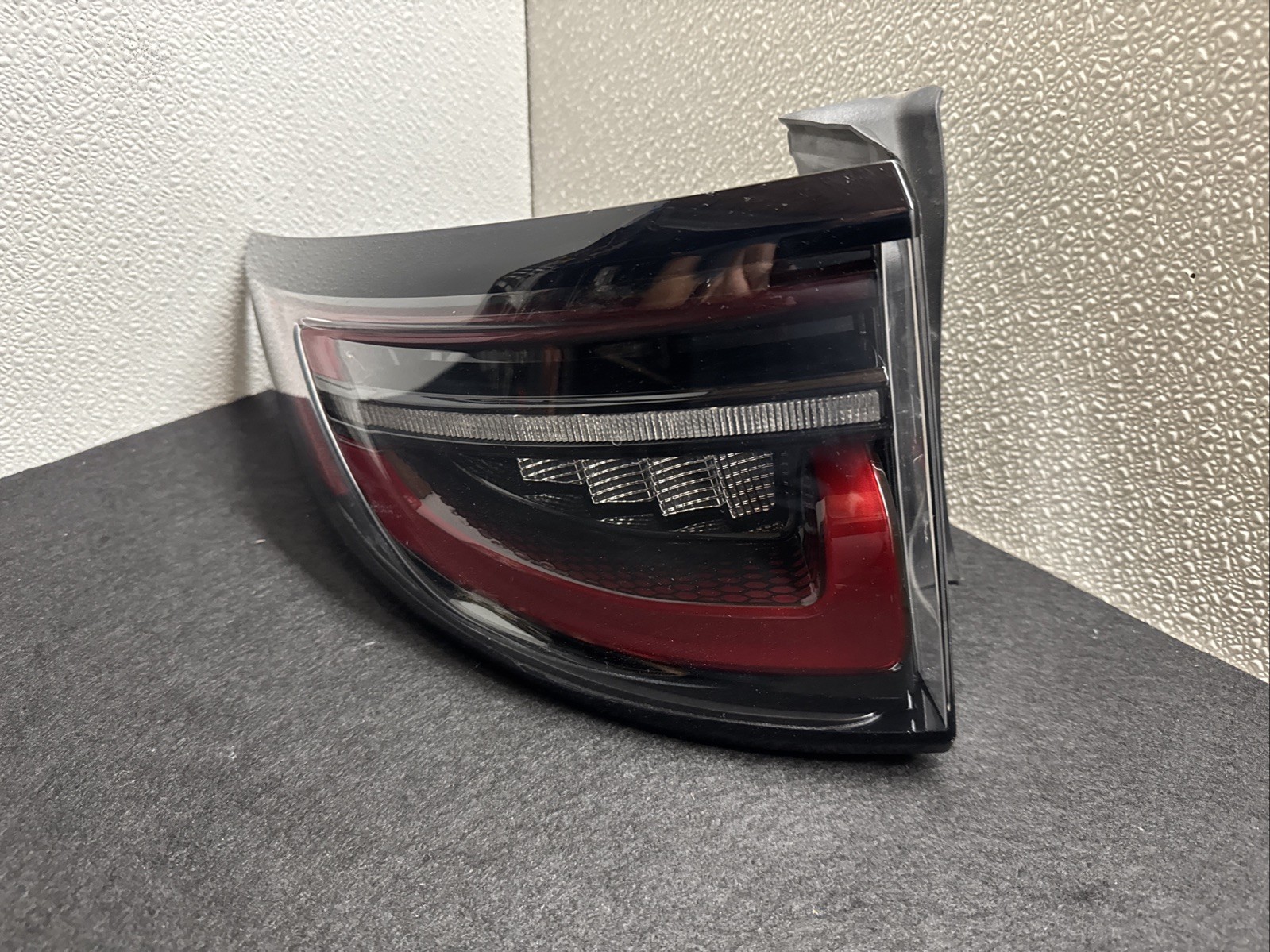2019-2024 Land Rover Discovery Sport L550 Left LED Tail Light OEM LK72-13405-BC