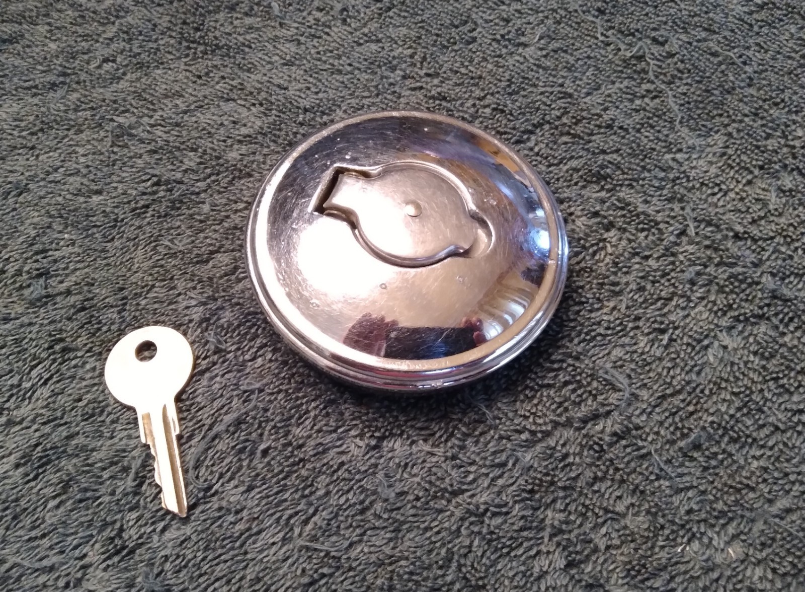 Vintage 40\'s-50\'s Chevy Locking gas cap/ Briggs & Stratton
