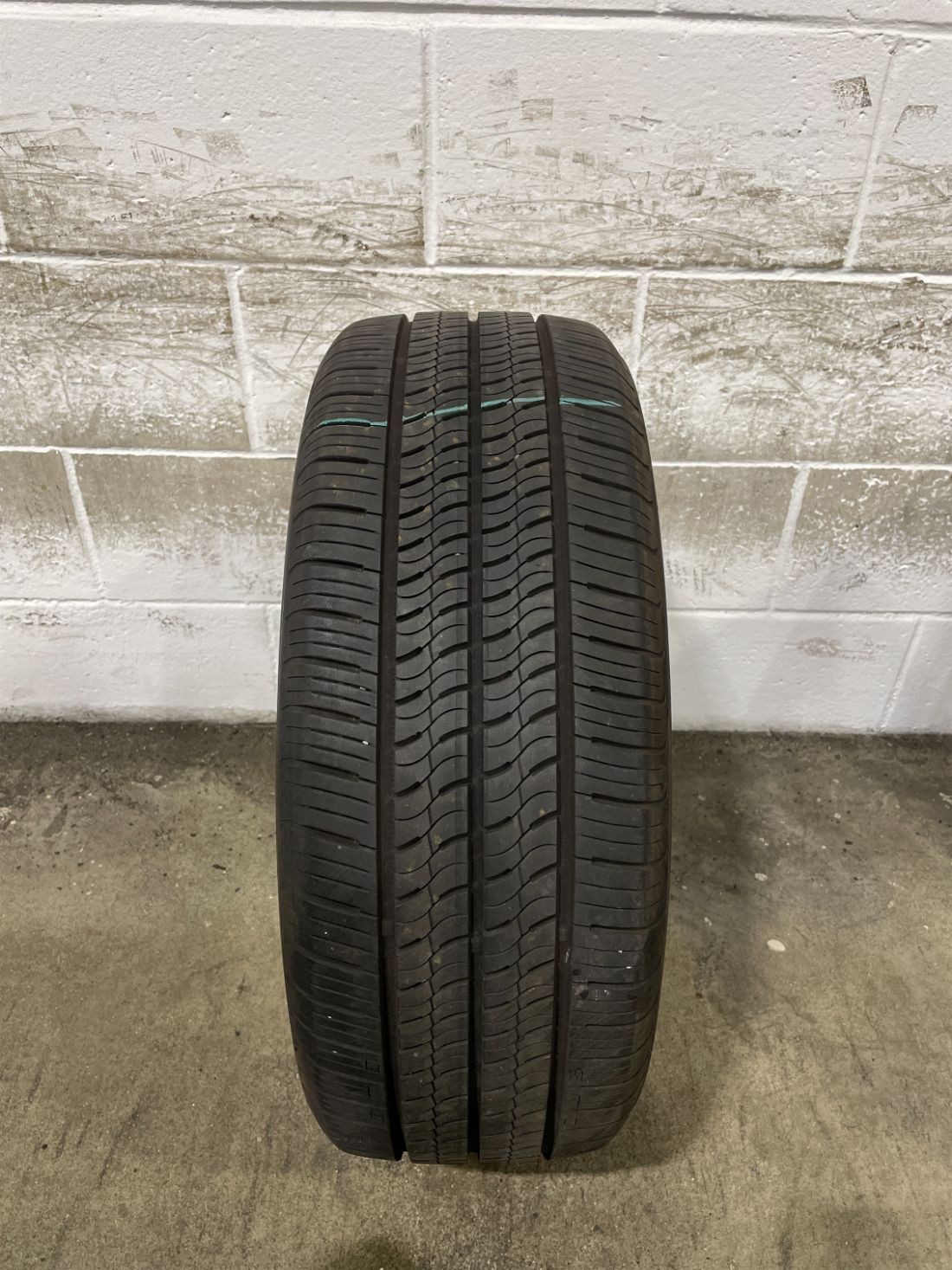1x P215/55R17 Continental TrueContact Tour 54 9/32 94 V Used Tire 2155517