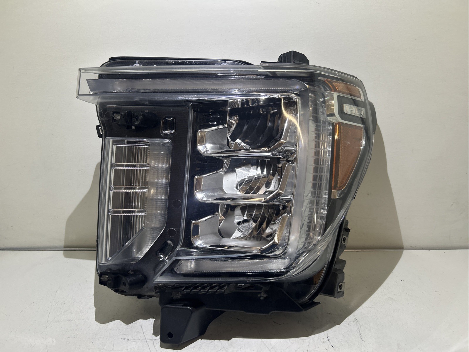 2020 - 2023 GMC Sierra 2500HD 3500HD Driver Left LH LED Headlight OEM 1130