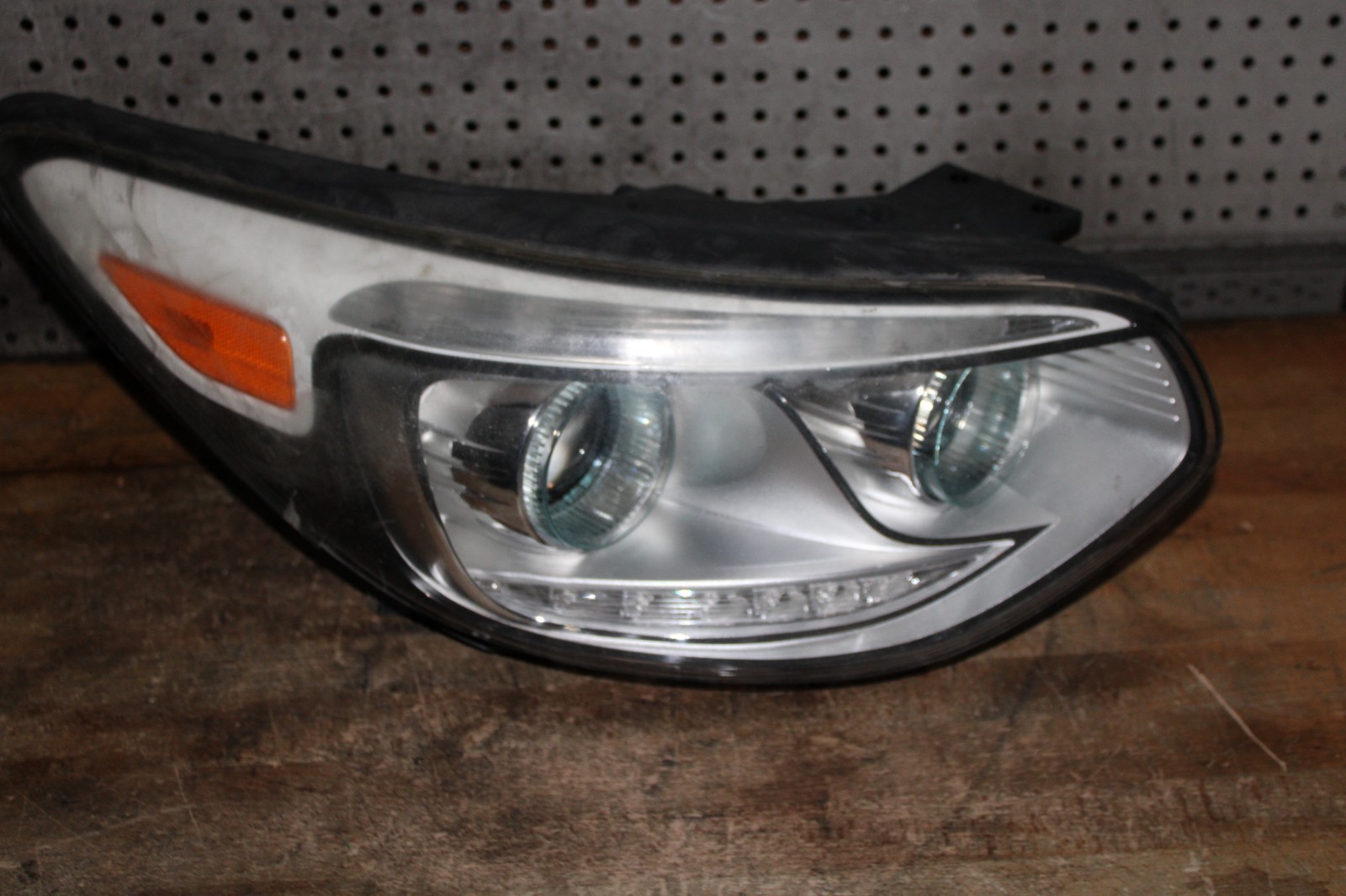 Passenger Headlight Electric Model EV US Market Fits 15-19 SOUL 7266383 Passenger Headlight Electric Model EV US Market Fits 15-19 SOUL 7266383
