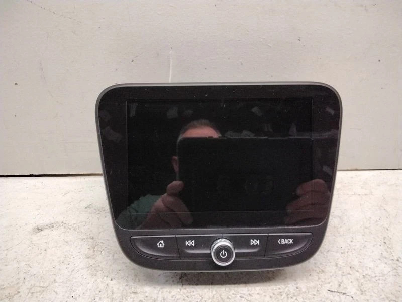 2016-2017 Chevy Malibu or VOLT Radio Display Screen Audio Controller 8 2016-2017 Chevy Malibu or VOLT Radio Display Screen Audio Controller 8