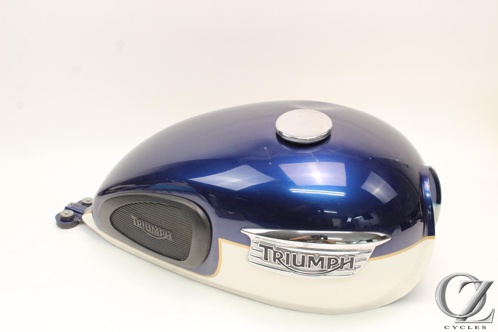09-13 Triumph Bonneville T100 SE  Gas Fuel Tank