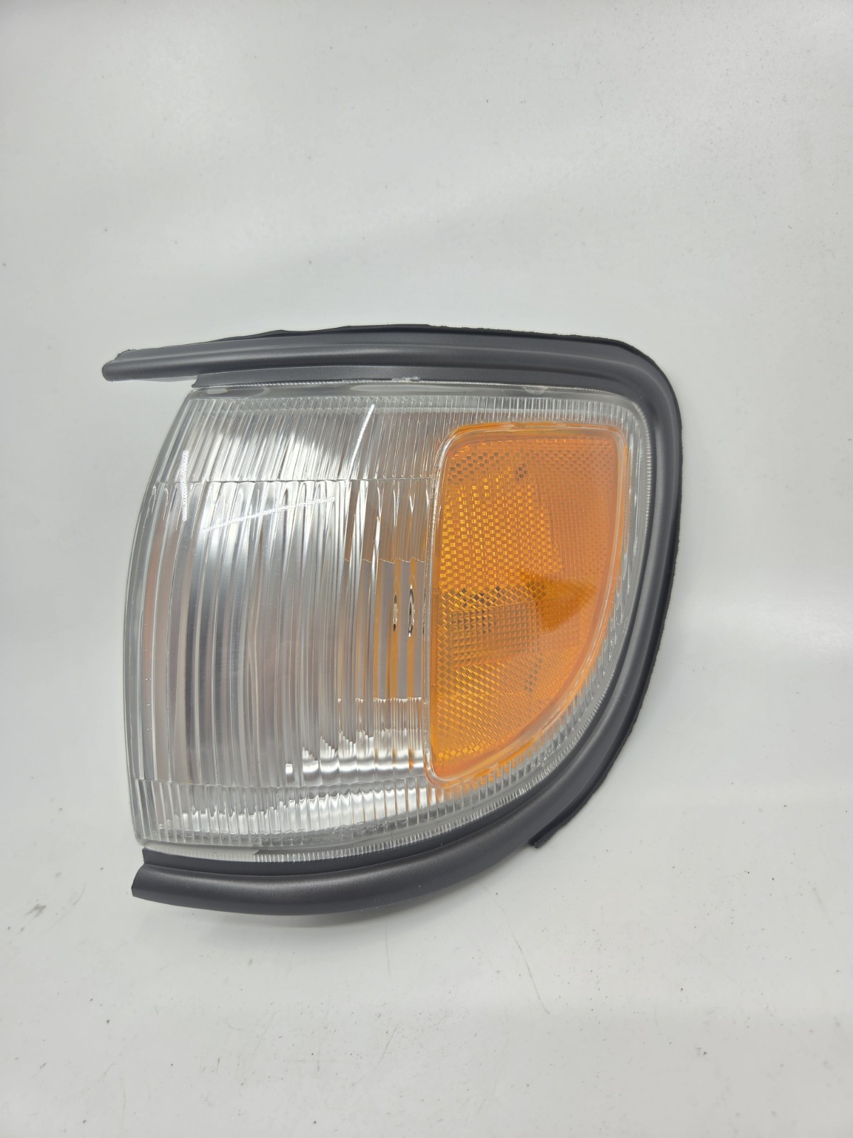 96-99 Nissan Pathfinder Driver Side Corner Light Turn Signal Park Lamp LH 5-9