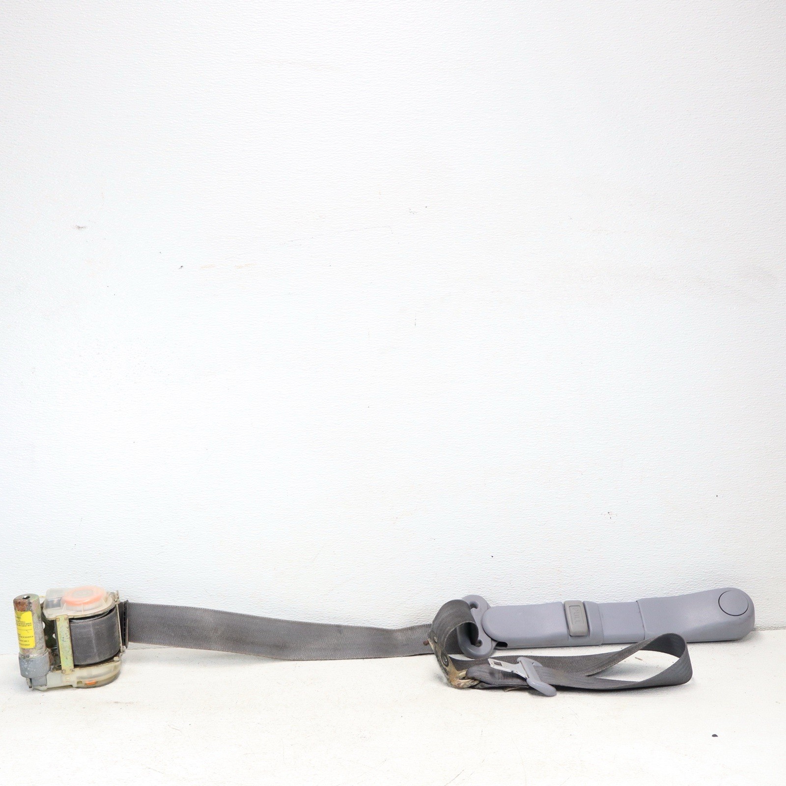 2000-2004 Toyota Tundra Seat Belt Retractor Seatbelt Front Left LH Driver Gray