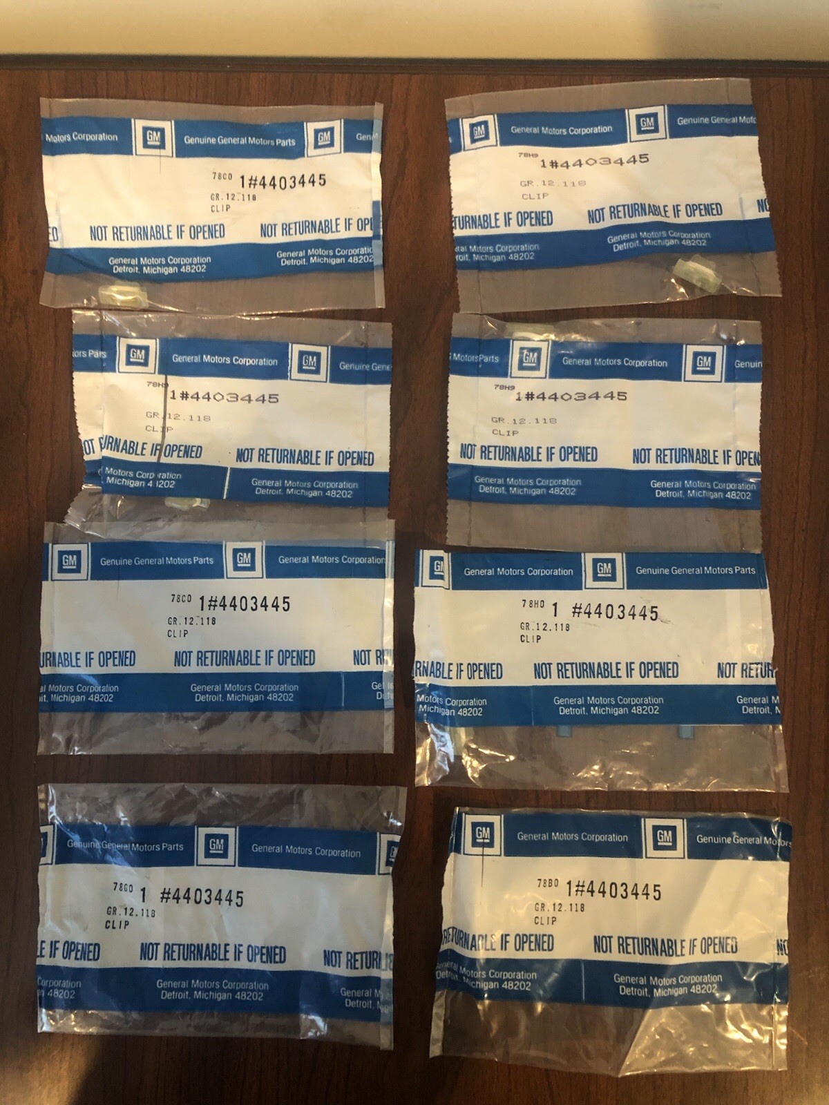 NOS GM #4403445 1964-70 Chevy fender peak door quarter panel moulding clips (8)