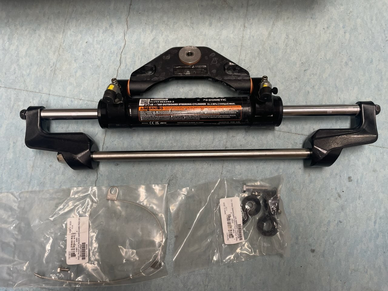 OEM SEASTAR HYDRAULIC FRONT MOUNT STEERING CYLINDER HC5345-3