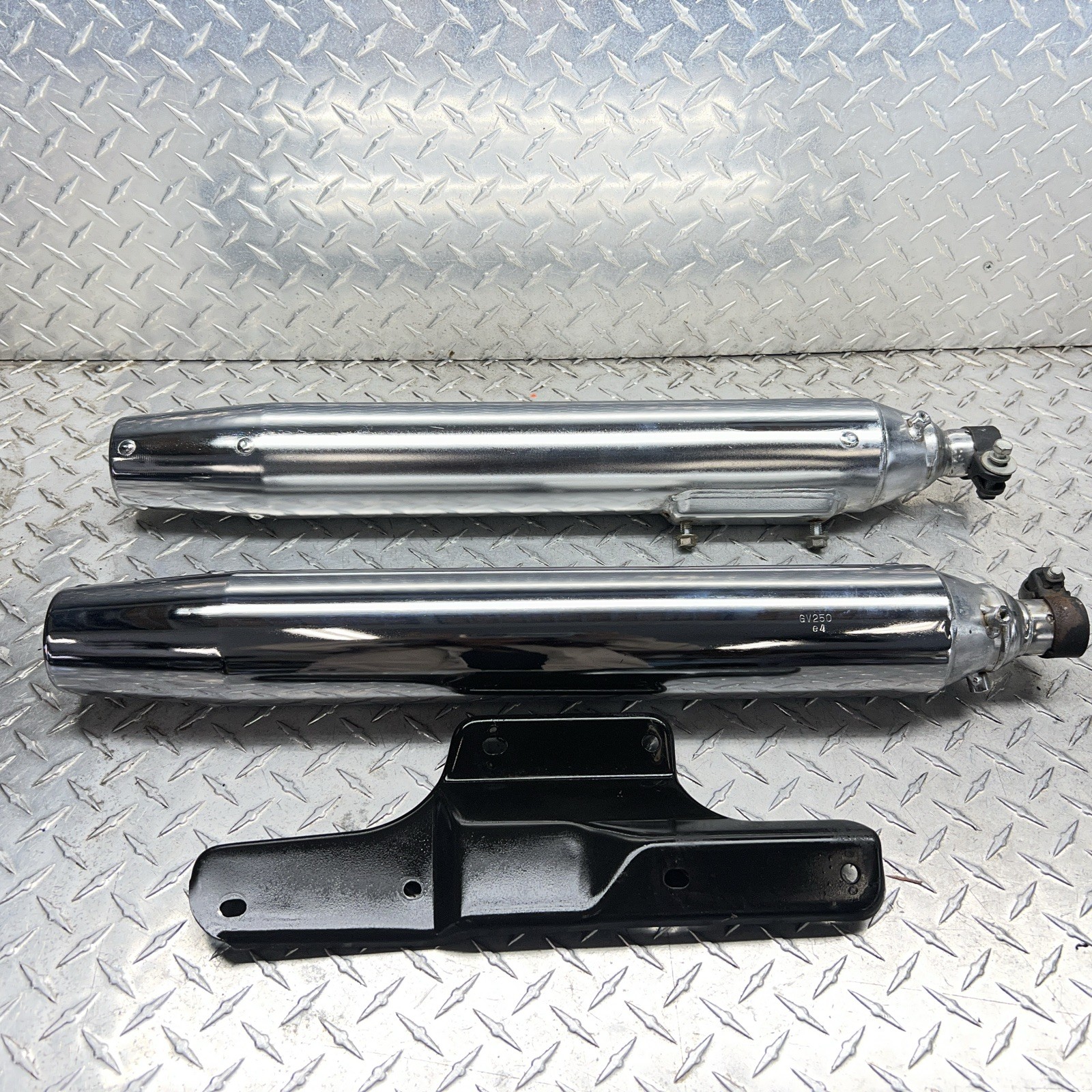 2010 - 2017 HYOSUNG AQUILA GV250N GV 250 OEM EXHAUST MUFFLER (BS) 2010 - 2017 HYOSUNG AQUILA GV250N GV 250 OEM EXHAUST MUFFLER (BS)