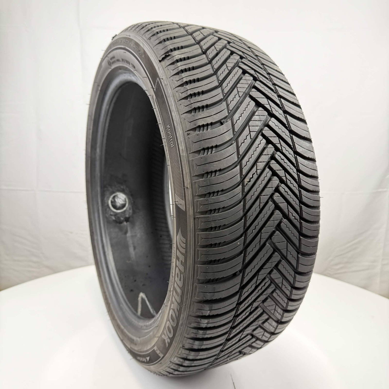 Used 205/50R17 Hankook Kinergy 4S2 H750 93W 8.5/32 (DOT 24) Used 205/50R17 Hankook Kinergy 4S2 H750 93W 8.5/32 (DOT 24)