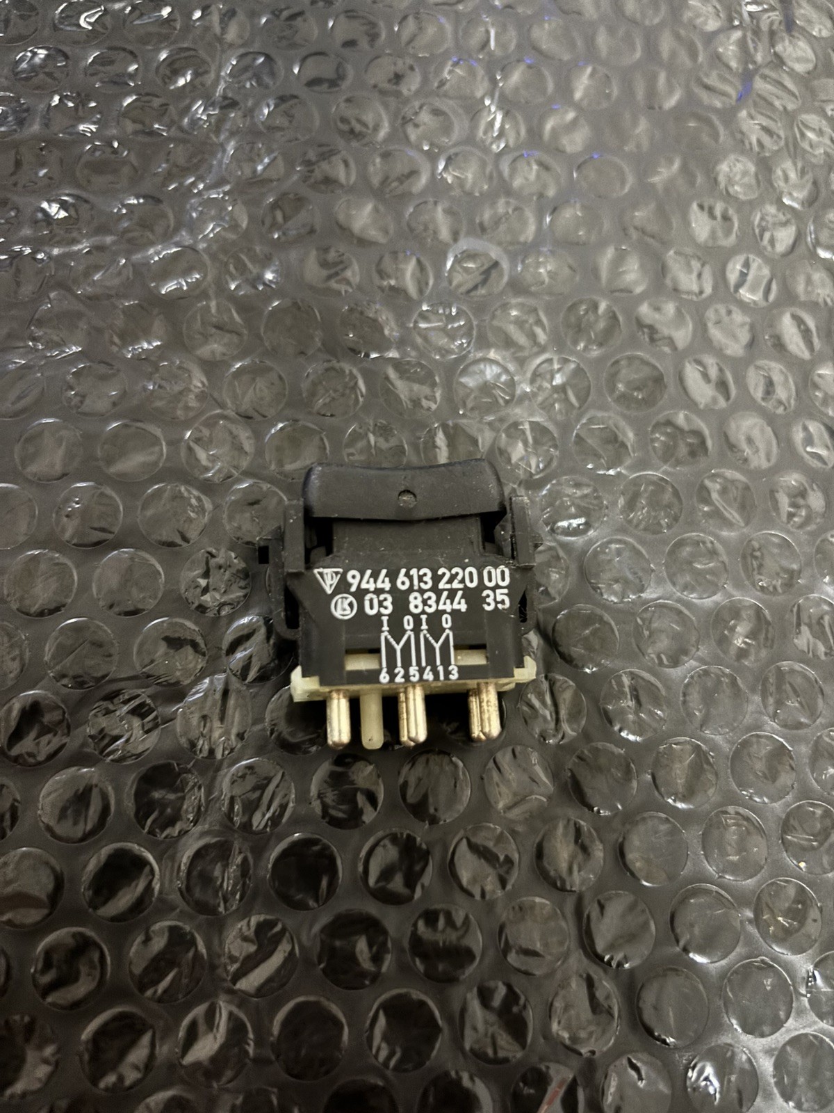 85-91 Porsche 944 Power Mirror Selector Crossover Switch 94461322000 OEM 85-91 Porsche 944 Power Mirror Selector Crossover Switch 94461322000 OEM