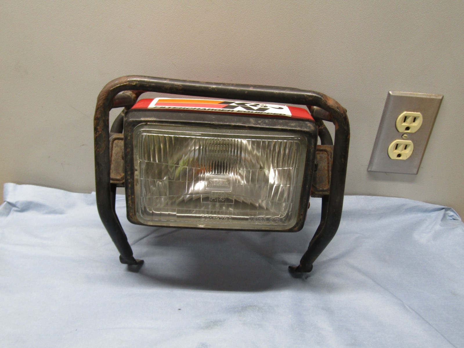 1983-1984 HONDA ATC250R HEADLIGHT & GUARD ASSEMBLY