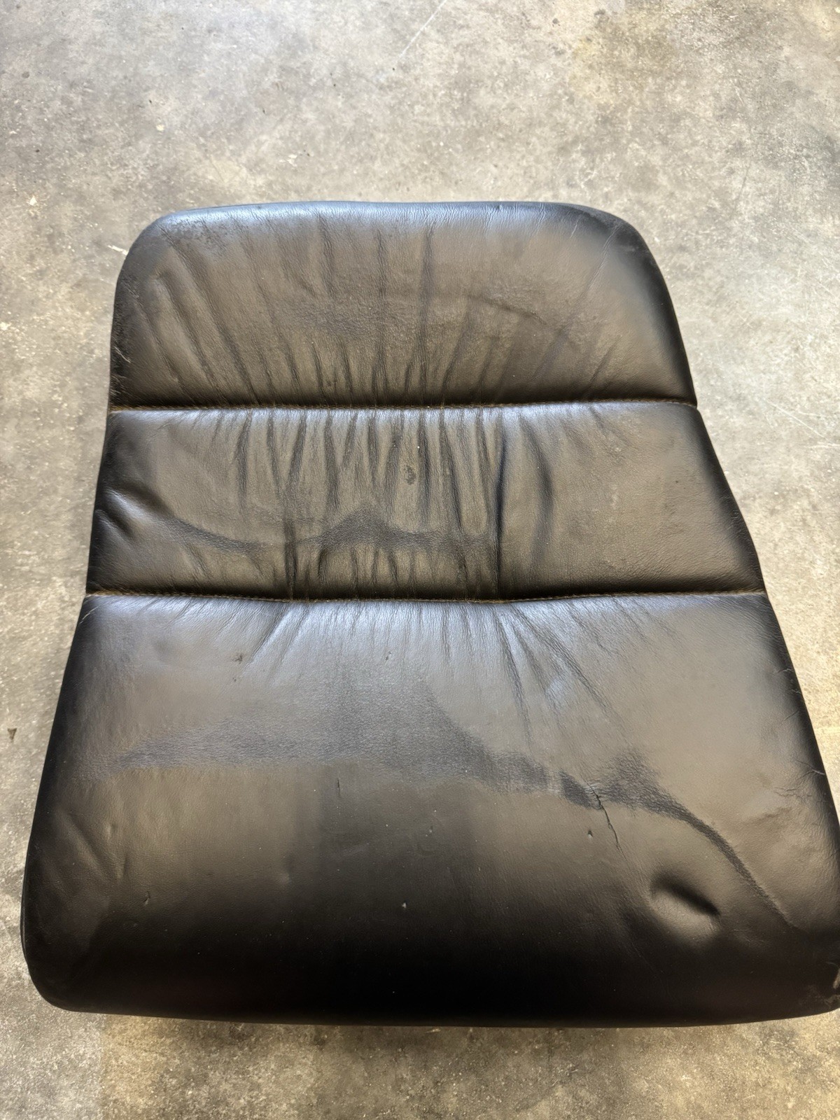 1999-04  Porsche 911 996 Cabrio Rear Bottom Cushion Left  BLACK OEM DAMAGED