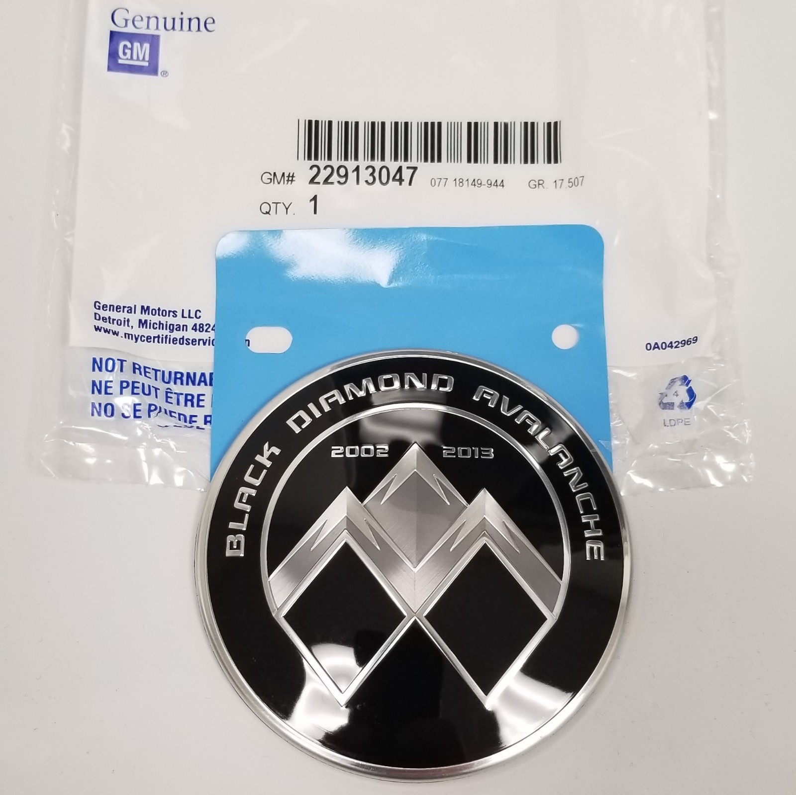 2002-2013 Chevrolet Avalanche Black Diamond Emblem by GM 22913047 2002-2013 Chevrolet Avalanche Black Diamond Emblem by GM 22913047