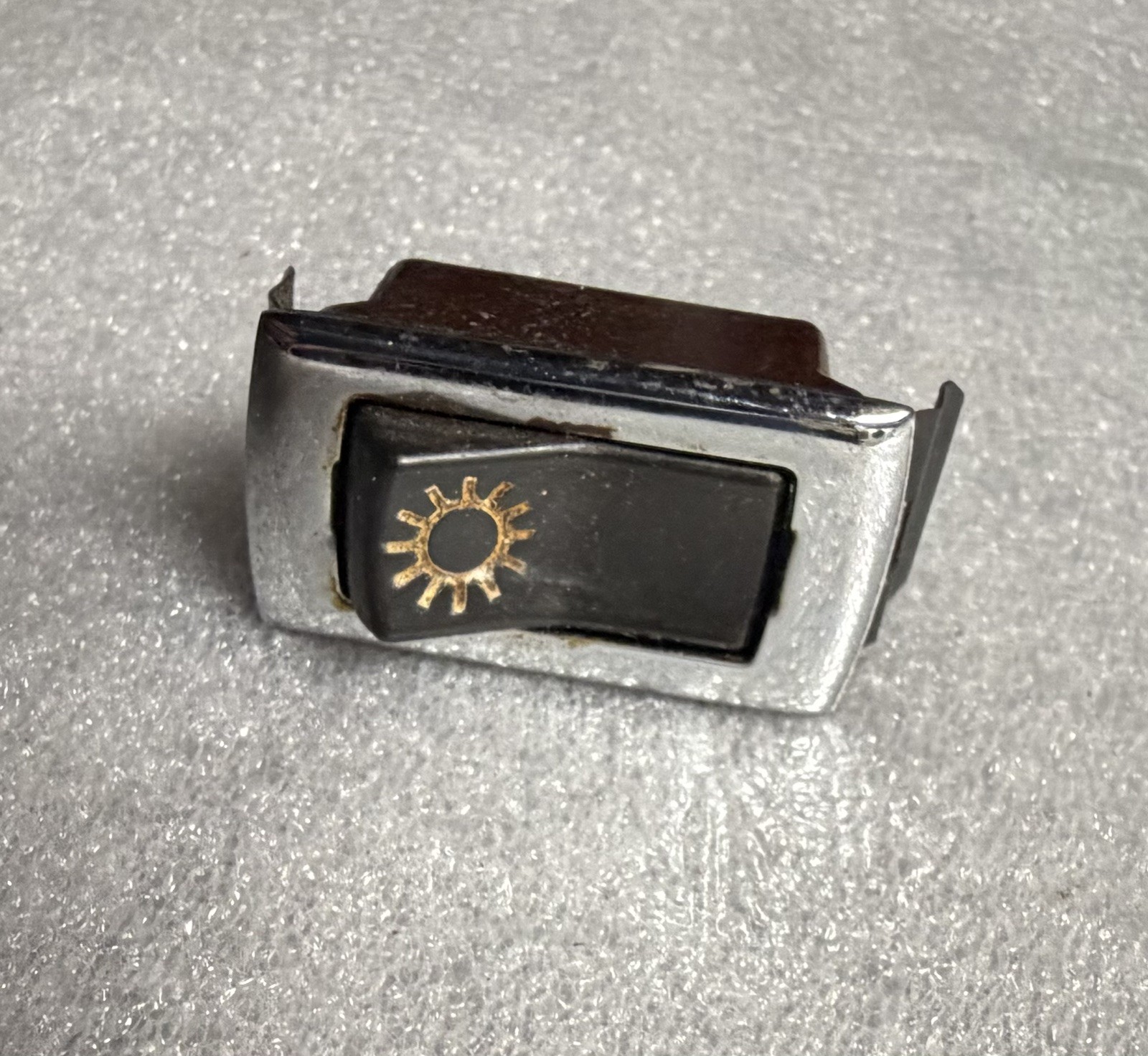 1967-1976 MERCEDES BENZ INTERIOR LIGHT SWITCH 15013900 W108 280SE 3.5 W109 W111 1967-1976 MERCEDES BENZ INTERIOR LIGHT SWITCH 15013900 W108 280SE 3.5 W109 W111