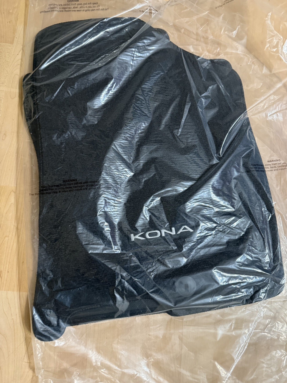 NEW- 2024-2026 HYUNDAI KONA FRONT & REAR FLOOR MAT SET OF 4 BLACK CARPET OEM NEW- 2024-2026 HYUNDAI KONA FRONT & REAR FLOOR MAT SET OF 4 BLACK CARPET OEM