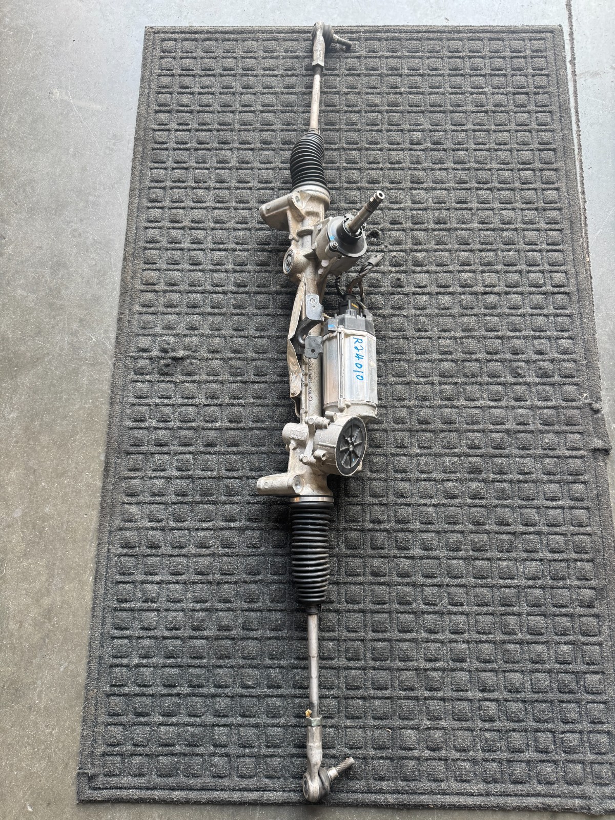 2018 Jeep Cherokee Standard Duty Suspension Steering Rack OEM 68369260AA