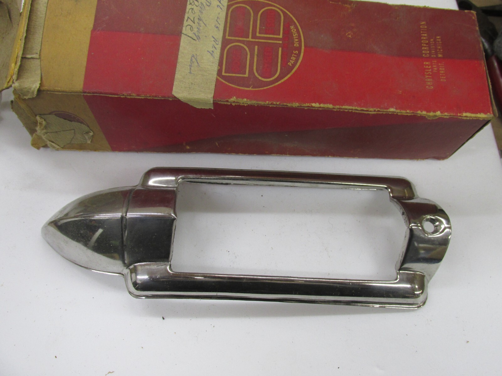 NOS 1946 1947 1948 PLYMOUTH MOPAR PARK LAMP BEZEL HOUSING DRIVER SIDE 1148002 NOS 1946 1947 1948 PLYMOUTH MOPAR PARK LAMP BEZEL HOUSING DRIVER SIDE 1148002
