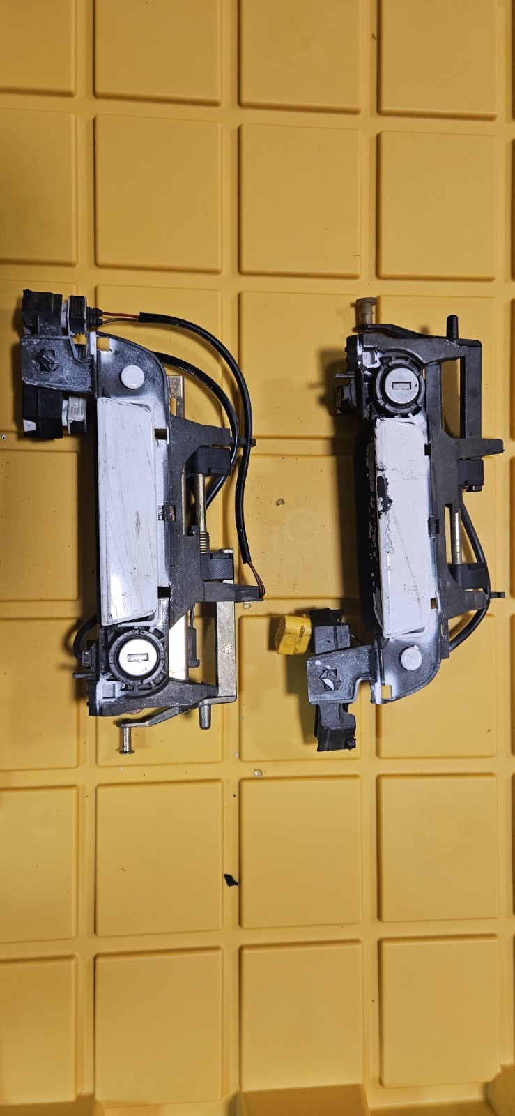 OEM 1995 - 1998 BMW E36 318is 325is 328is M3 Outside L&R Door Handles Assembly 1
