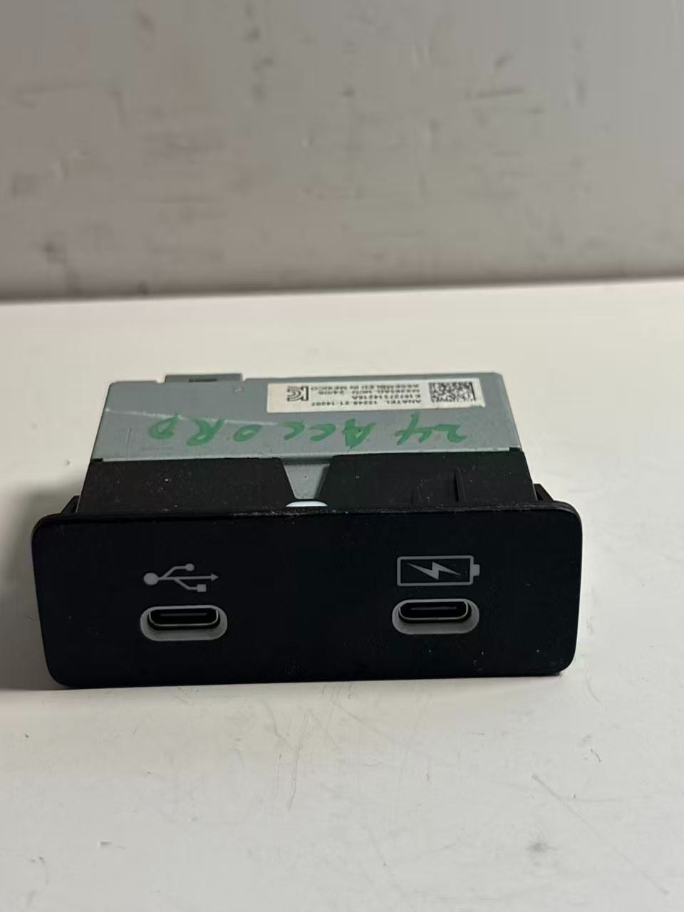 OEM 13245-21-14207 HONDA ACCORD CENTER CONSOLE DUAL USB TYPE C CHARGING PORT 202