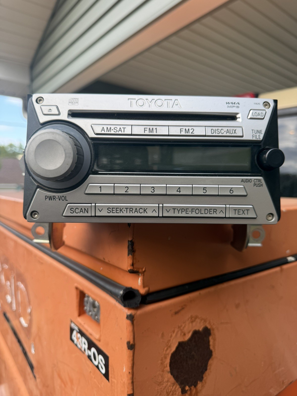 2007-2010 Toyota FJ Cruiser Radio ( read Discription) 86120-35381 