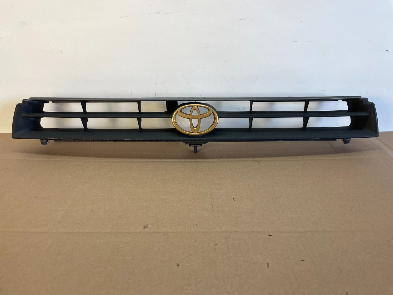 1992 1993 1994 Toyota Camry Front Upper Grill Grille OEM AH6042 DG