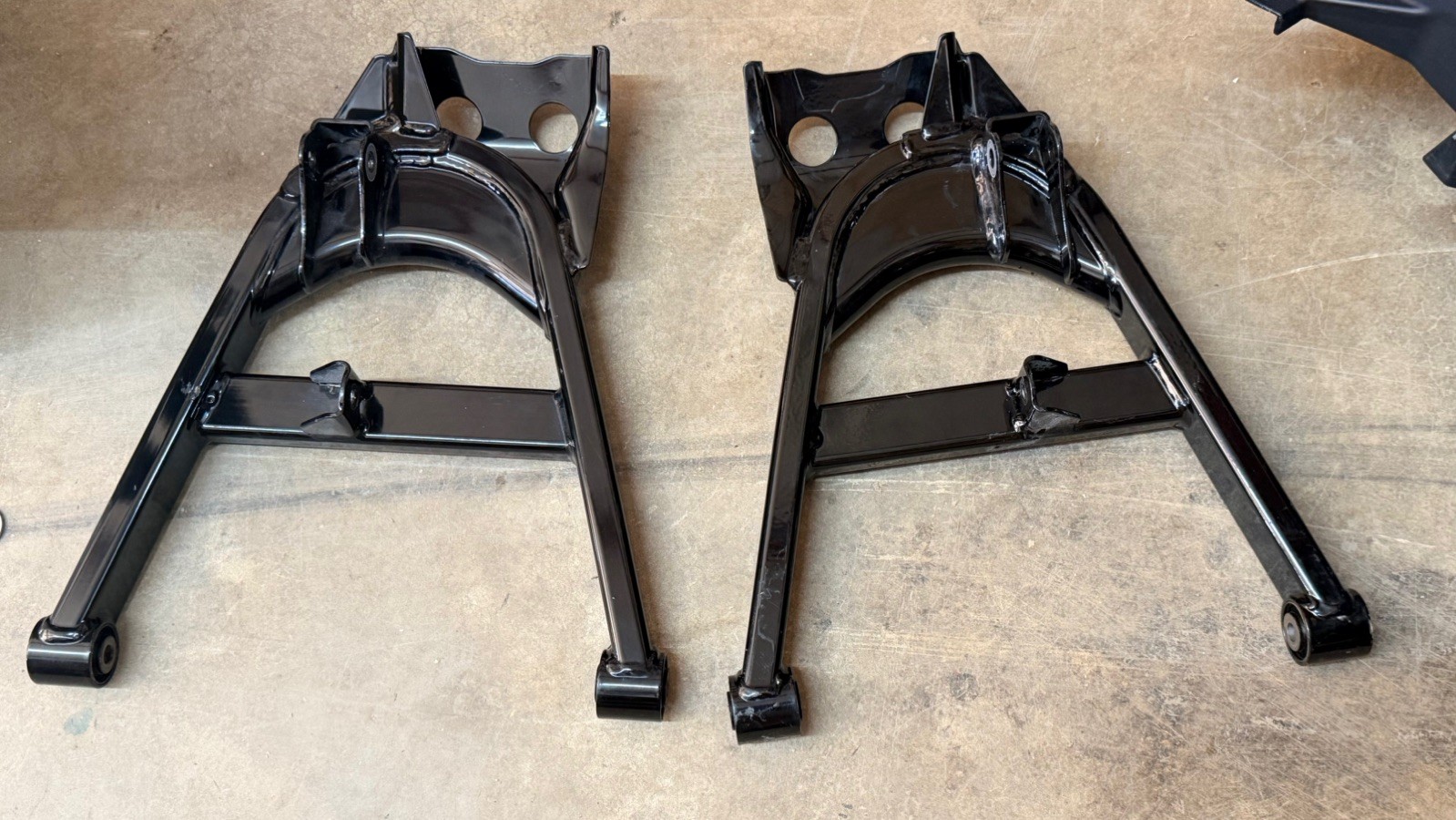 Like New Honda Pioneer  A-Arm LH RH Rear Lower 52350-HL4-AK0ZA 52360-HL4-AK0ZA