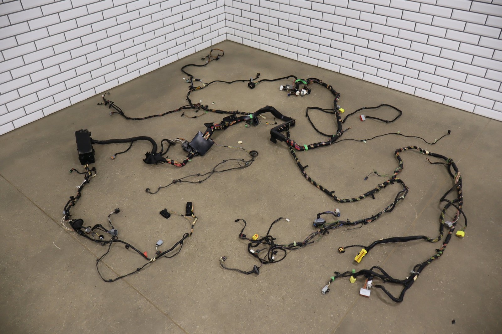 2015-18 Dodge Challenger Hellcat Manual Body Wiring Harness OEM