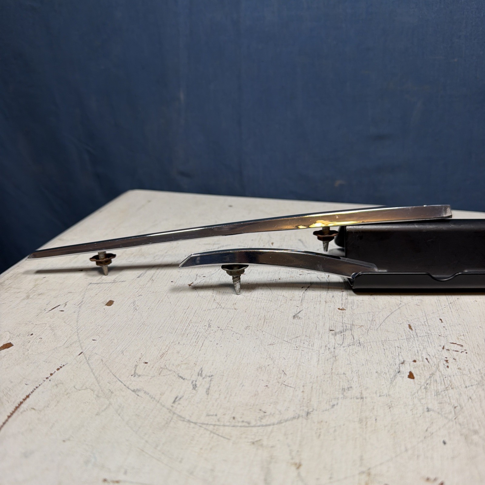 NOS Rear Deck Upper Moulding 2 PIECES 1962 Plymouth Valiant RARE 2242200 2242201 NOS Rear Deck Upper Moulding 2 PIECES 1962 Plymouth Valiant RARE 2242200 2242201