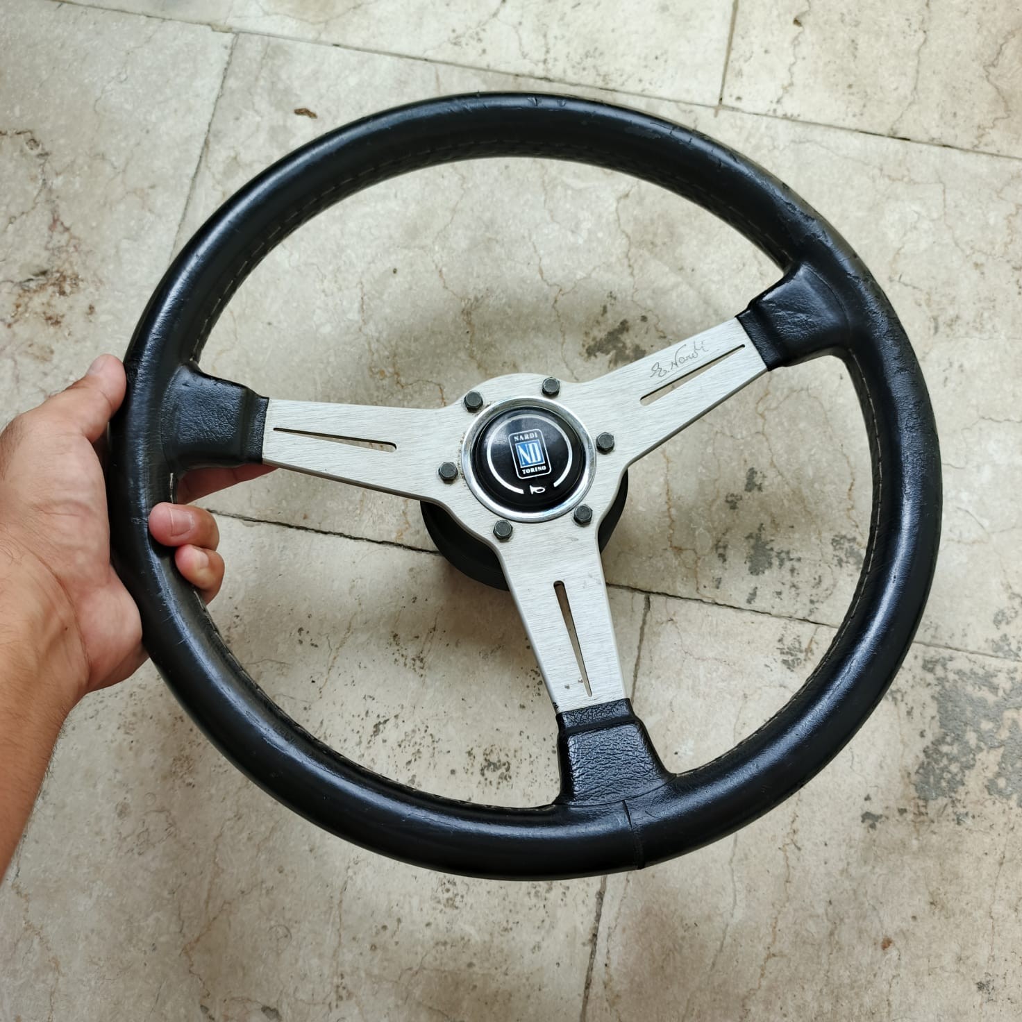 NARDI TORINO LEATHER STEERING WHEEL WITH HORN 