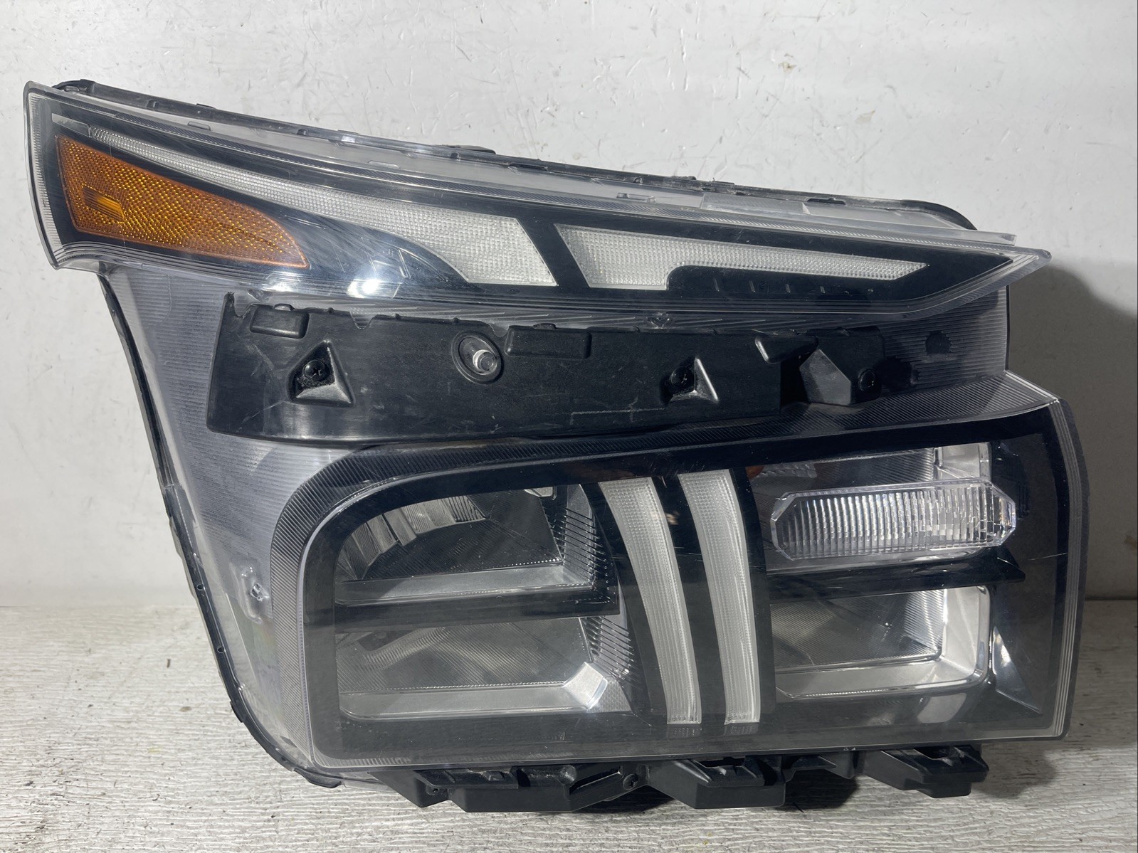 2021 - 2023 Hyundai Santa Fe RH Passenger LED Headlight Lamp 92102-S2500 OEM