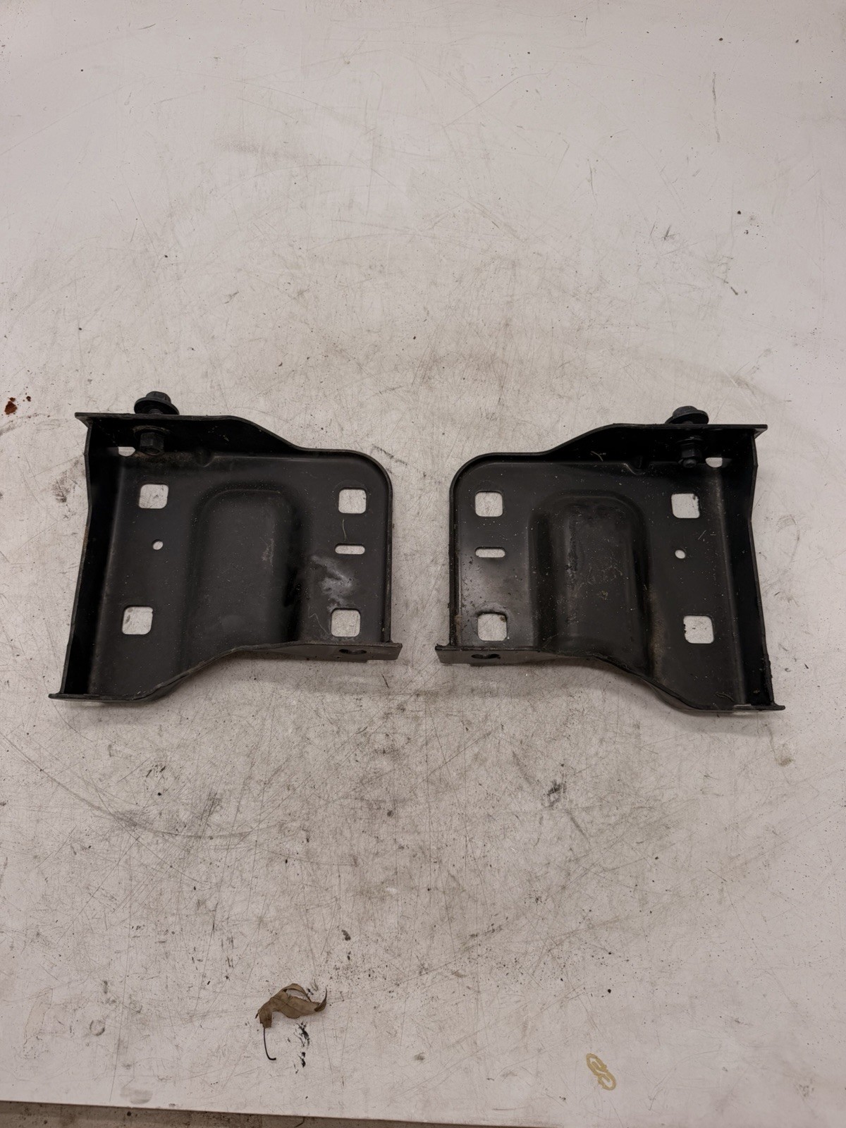 OEM 2015-2019 Chevrolet silverado GMc Sierra 2500/3500 Front Bumper Brackets