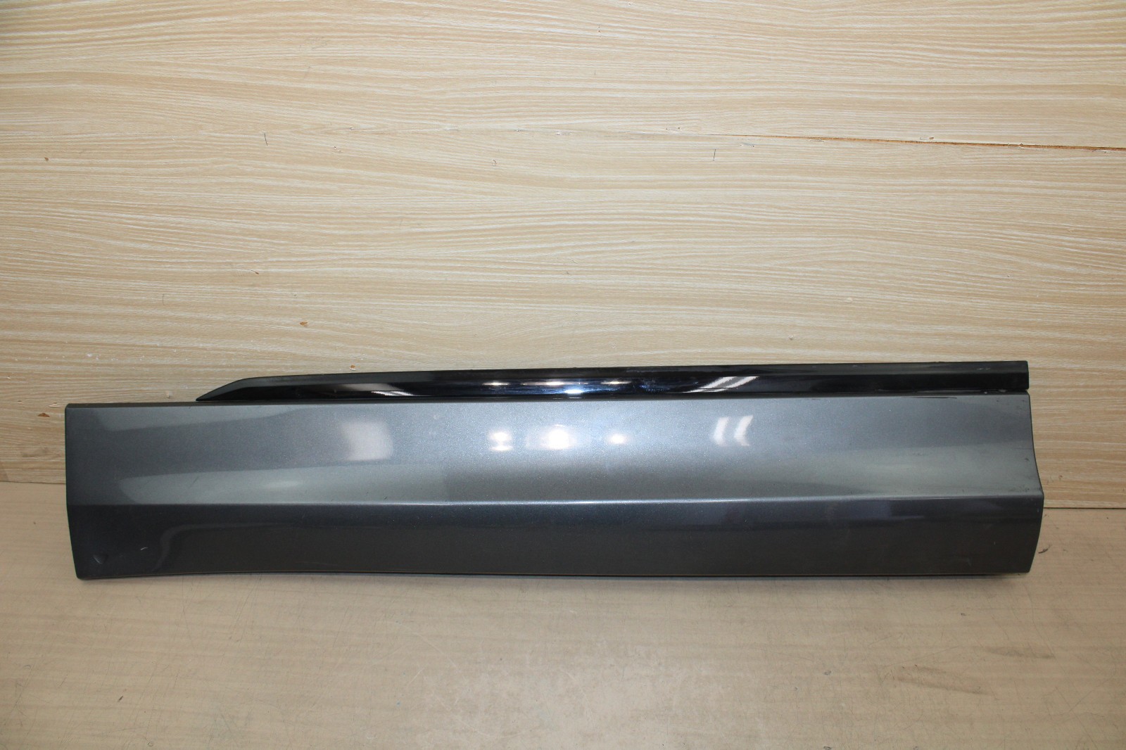 18-24 VW TIGUAN FRONT DOOR MOLDING TRIM GRAY GENUINE ORIGINAL OEM LEFT LH 18-24 VW TIGUAN FRONT DOOR MOLDING TRIM GRAY GENUINE ORIGINAL OEM LEFT LH