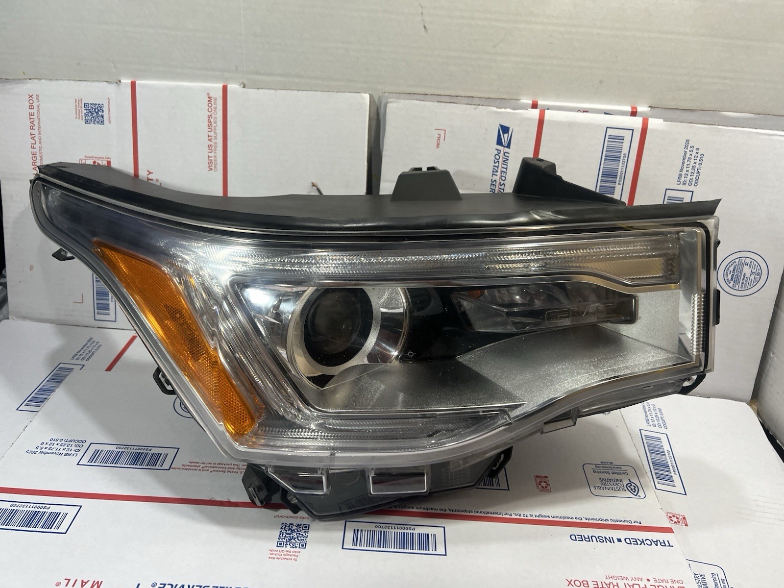 Perfect 2017-2019 GMC Acadia Right Passenger Side Halogen w/LED Headlight OEM