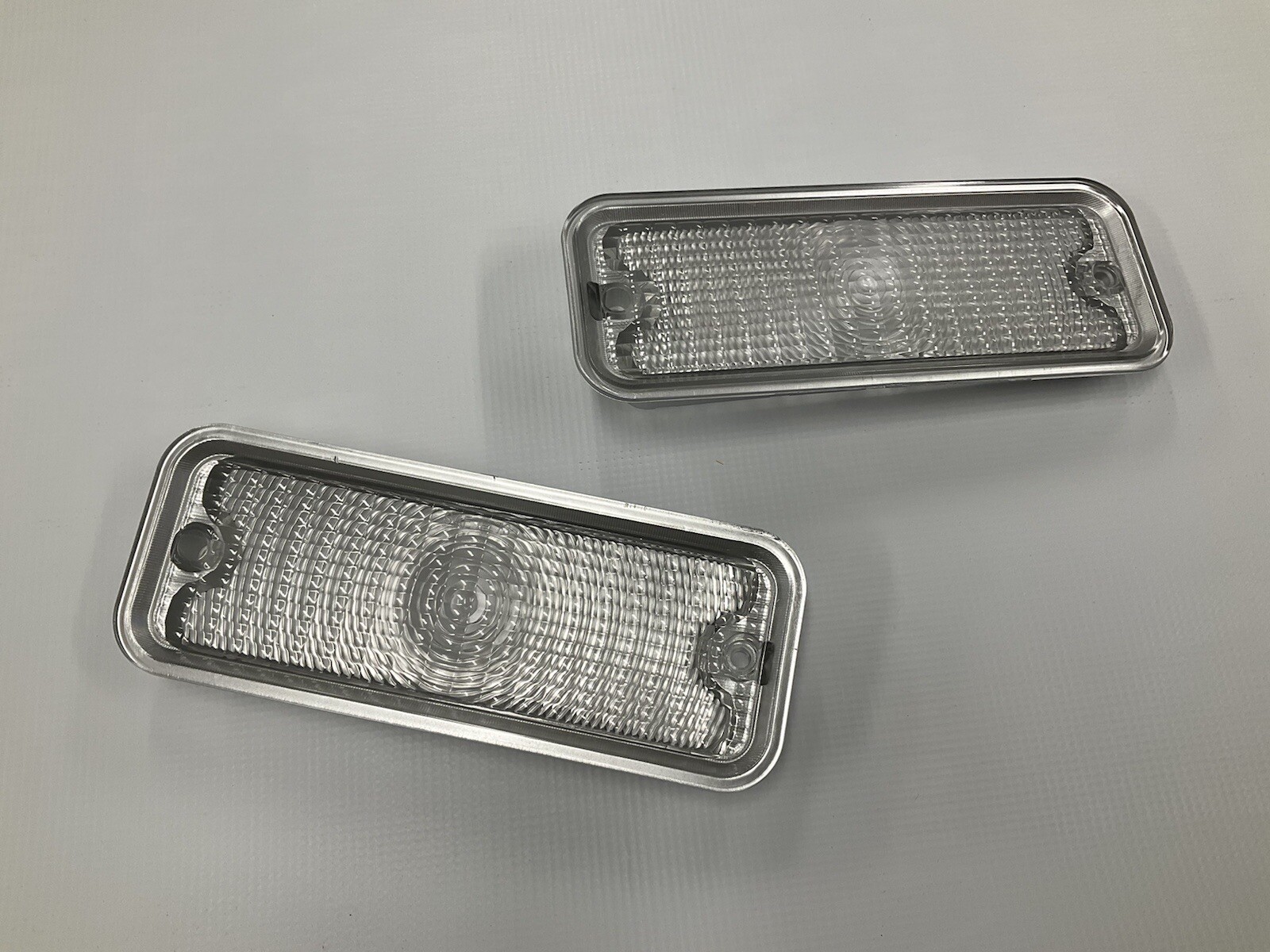 GM 73 74 75 76 77 78 79 80 GMC CHEVROLET TRUCK C10 PARK LIGHT LENS CLEAR LH&RH