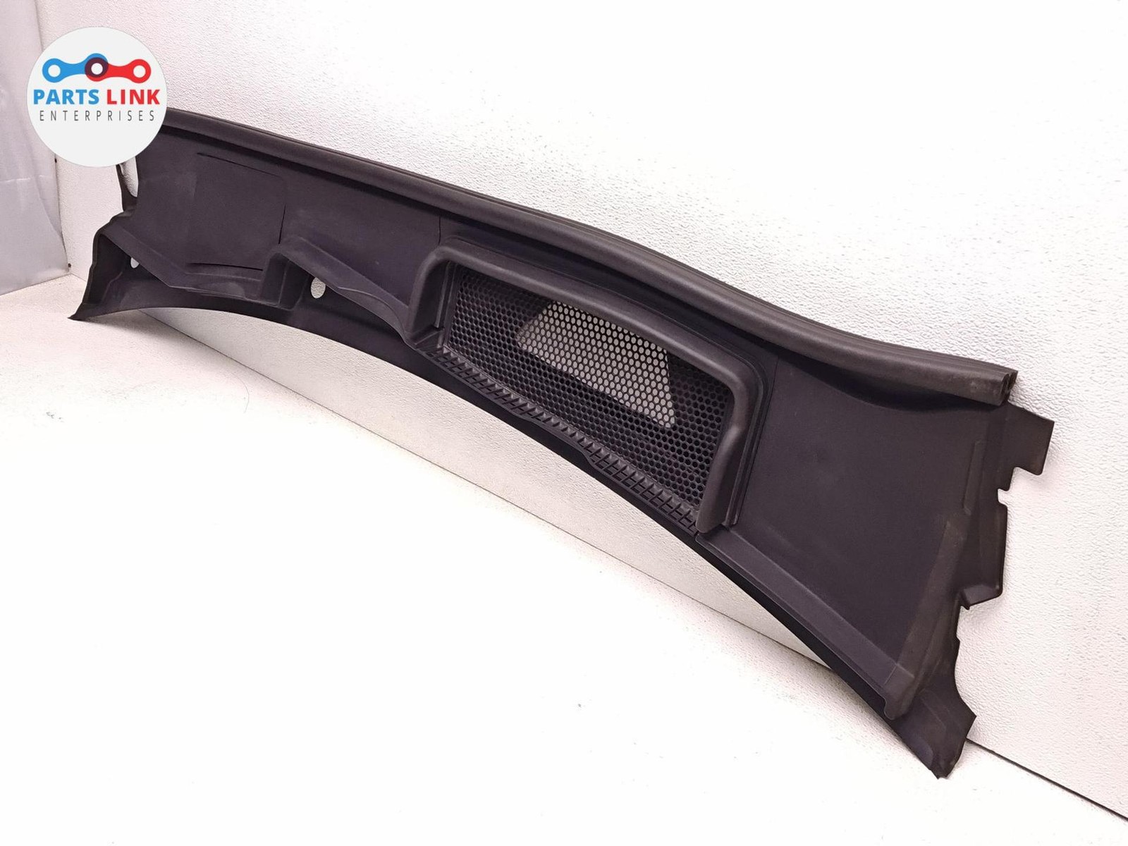 2016-20 BENTLEY BENTAYGA FRONT WIPER COWL PANEL GRILL COVER GRILLE MOLDING 636