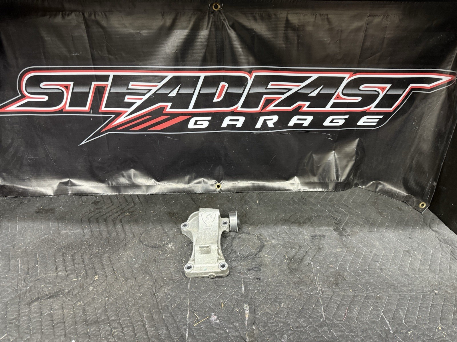 Alternator Mount Bracket 07l903805ab Oem 5.2l V10 Audi R8 Lms Gt4 2018