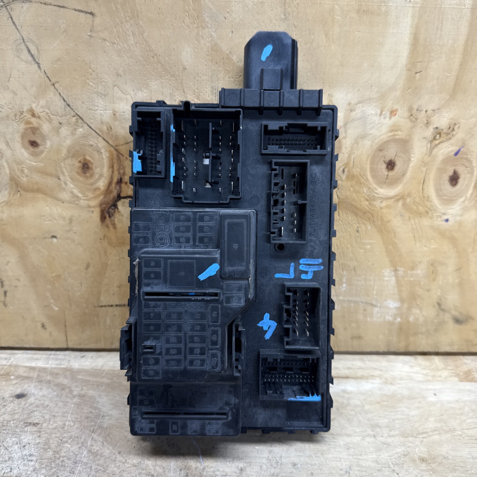 07-14 Ford Expedition Lincoln Navigator OEM Fuse Box Relay Junction Box