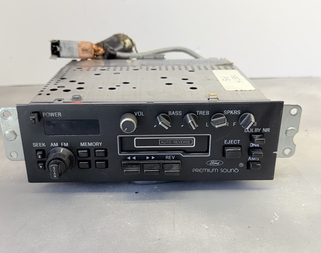 1984-1990 Lincoln Mark VII OEM AM FM Cassette Radio Stereo E8VF-18B865-DB 1984-1990 Lincoln Mark VII OEM AM FM Cassette Radio Stereo E8VF-18B865-DB