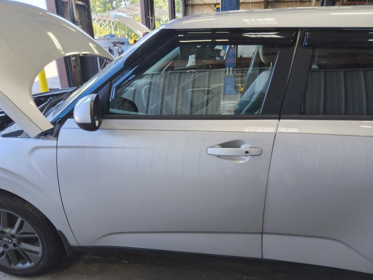 (LOCAL PICKUP ONLY) Driver Left Front Door Without Automatic Up And Down Fits 20