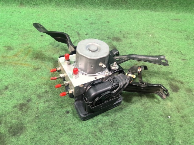 86 DBAZN6 ABS Actuator GT 37J SU00304297