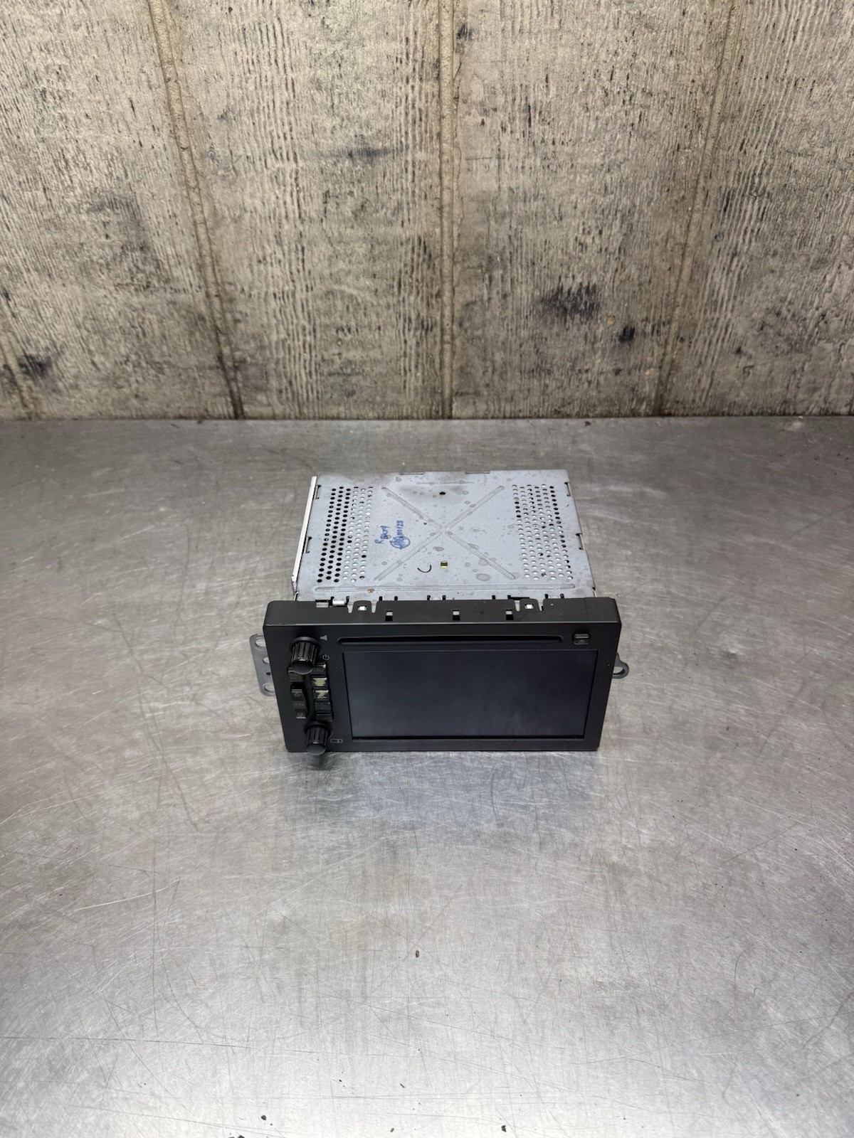 2004-2007 Cadillac Escalade AM FM Radio Navigation Screen CD Player 10377531