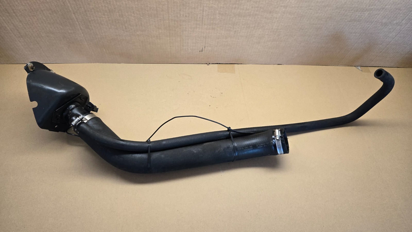 2006-2010 Chevy/GMC Duramax Diesel LBZ LMM FUEL TANK FILL SPOUT 15938971 OEM