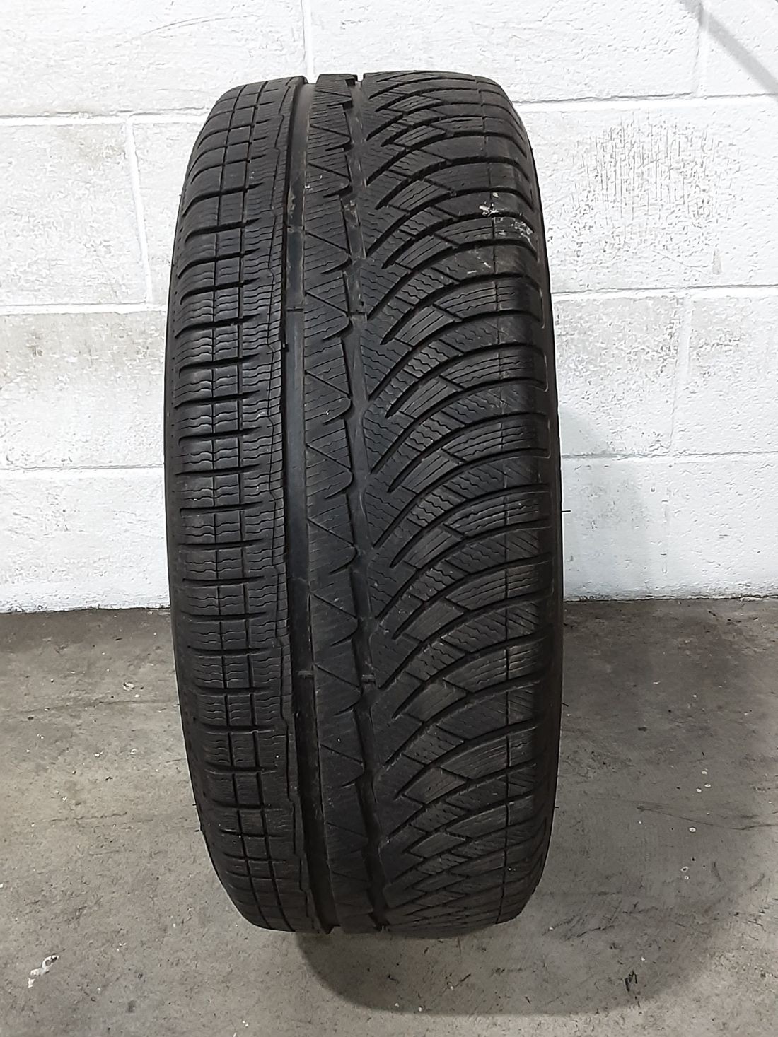 1x P235/45R19 Michelin Pilot Alpin PA4 AO 7/32 99 V Used Tire 2354519